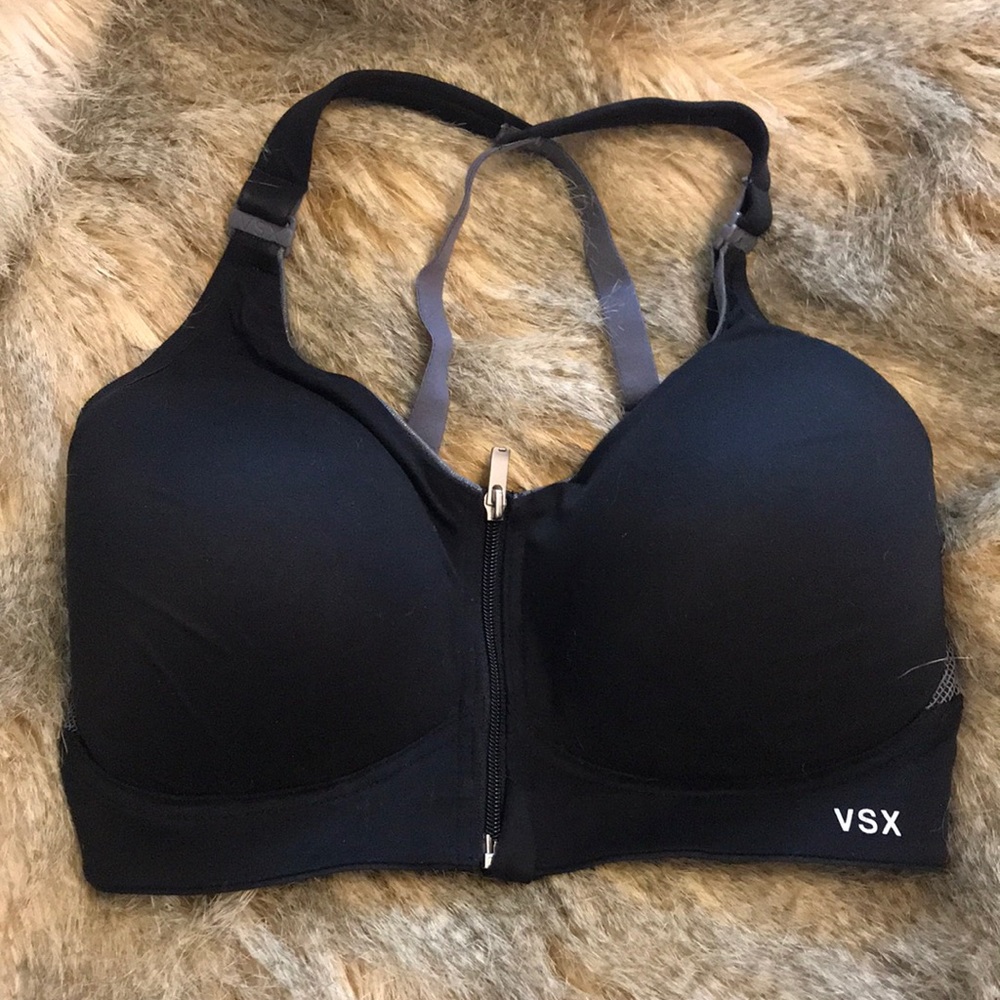 32DD Victoria’s Secret sports bra